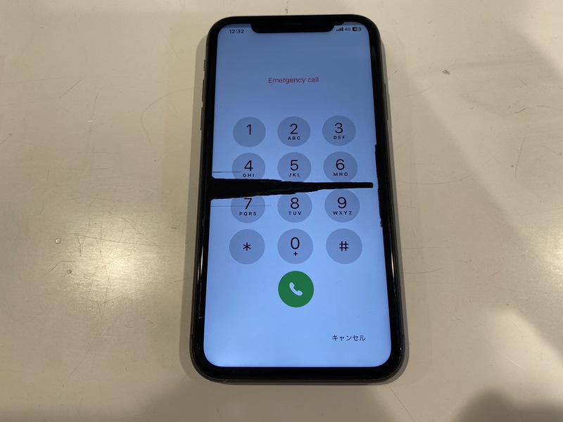 iPhone11】画面になにやら黒い線が…？それもしかしたら液漏れかもよ