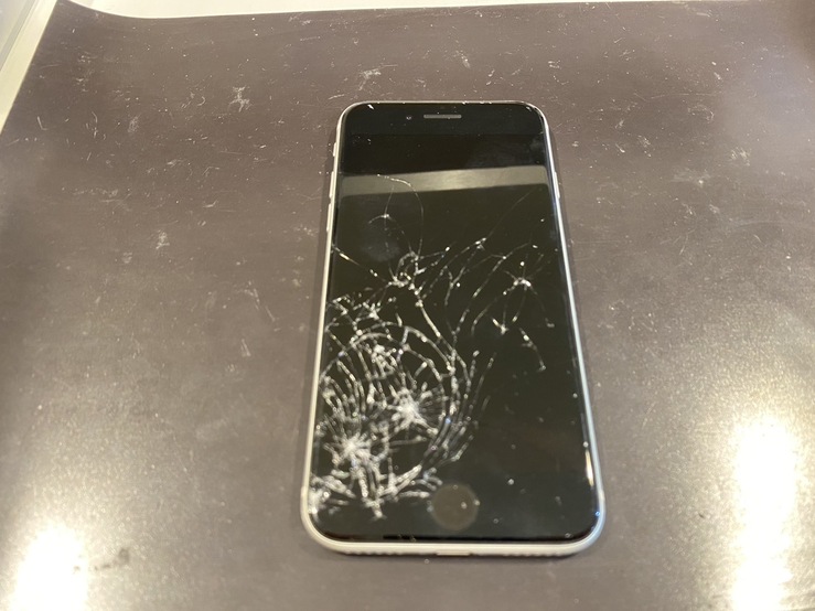 予約不要】iPhoneの画面が割れてしまって困ってる！！即日修理屋データ