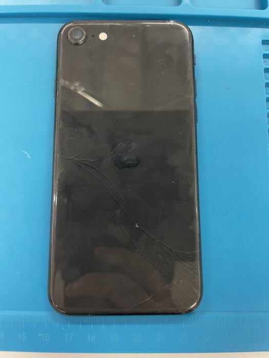 iPhoneSE2の背面ガラスが割れてしまった！放置せずにスマップル札幌駅