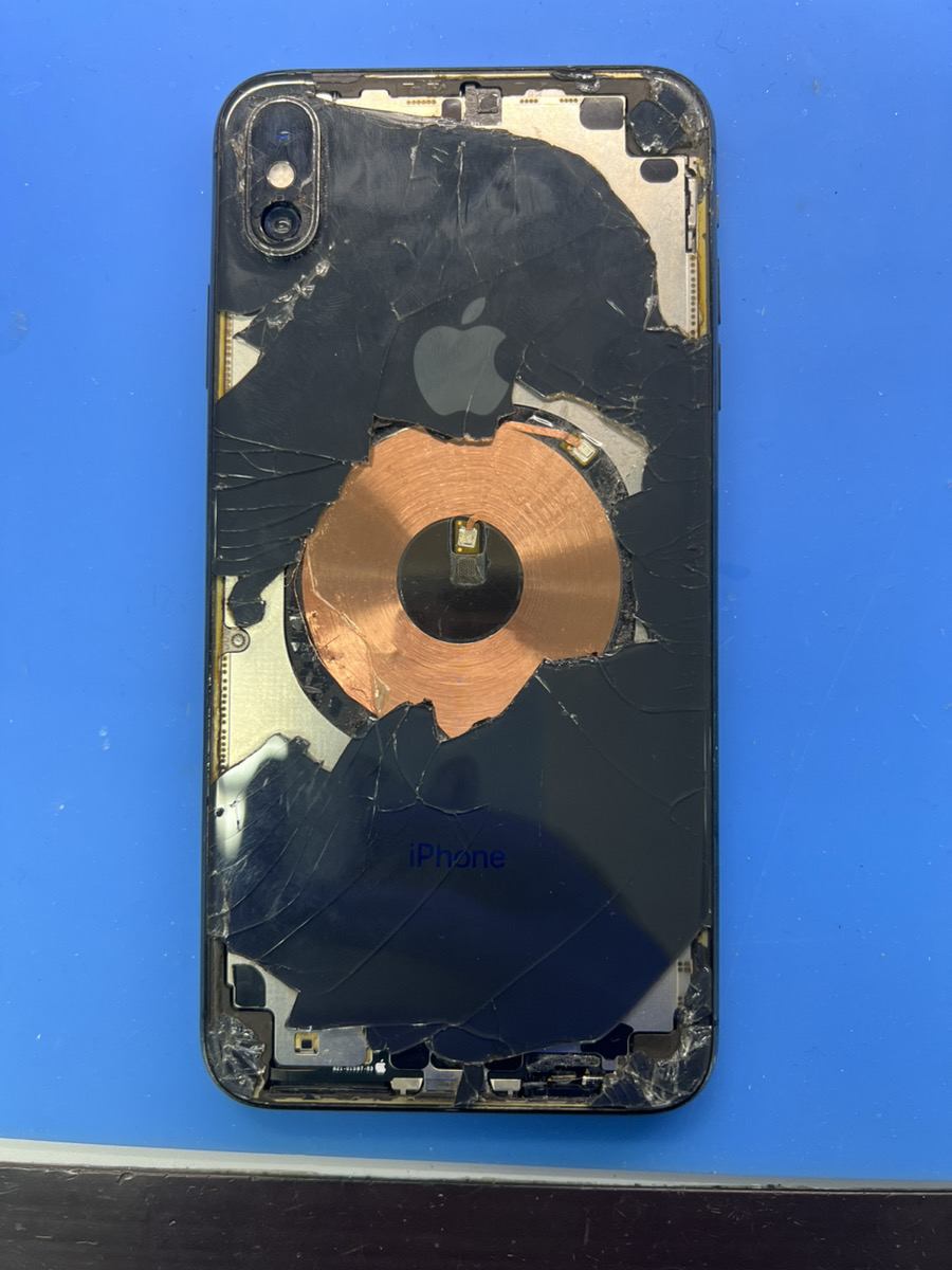 iPhoneXs Maxの画面割れも即日修理！スマートクリア MEGAドン