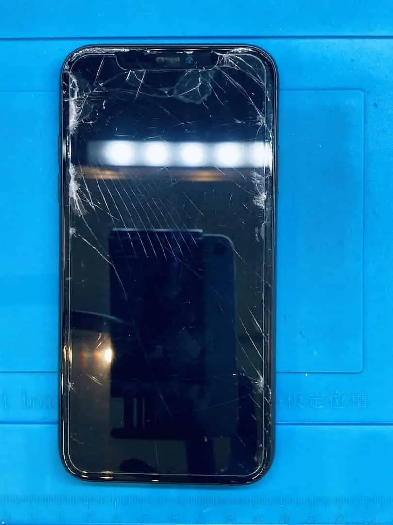 iPhone11の画面割れ、割れたままの使用は危険です… | お近くのiPhone