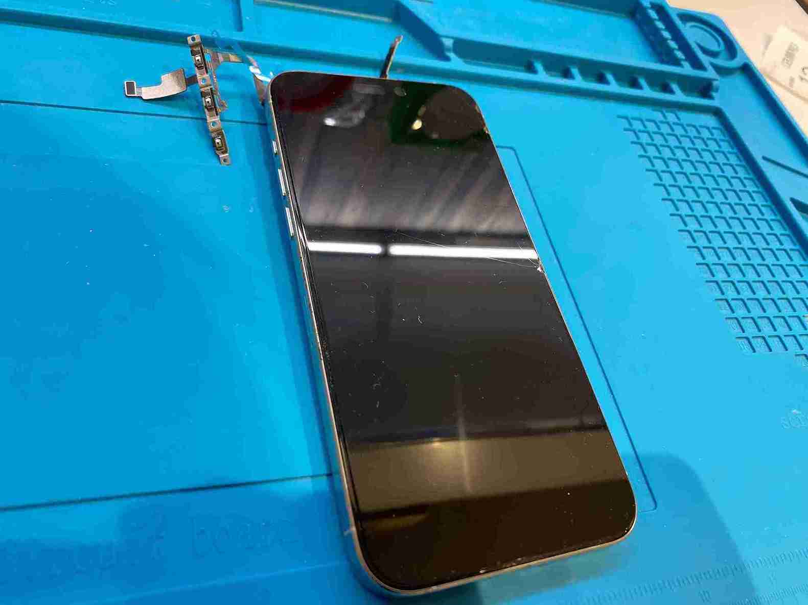 iPhone15 Pro Maxの音量ボタンが効かない？原因と修理方法をご紹介