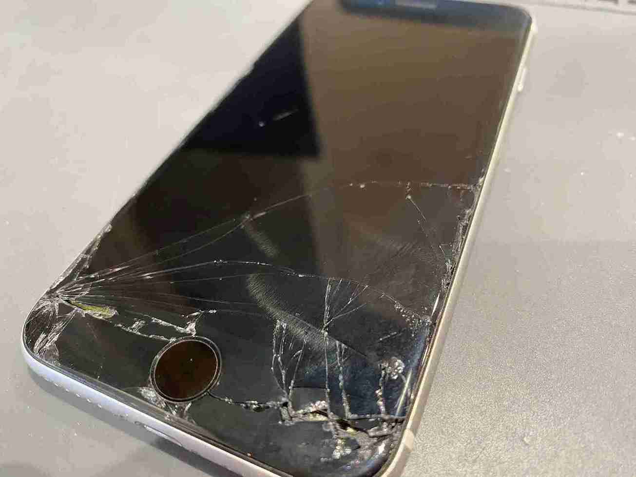 iPhoneSE2の画面割れ故障…買い替え？修理？どっちがおトク？スマート