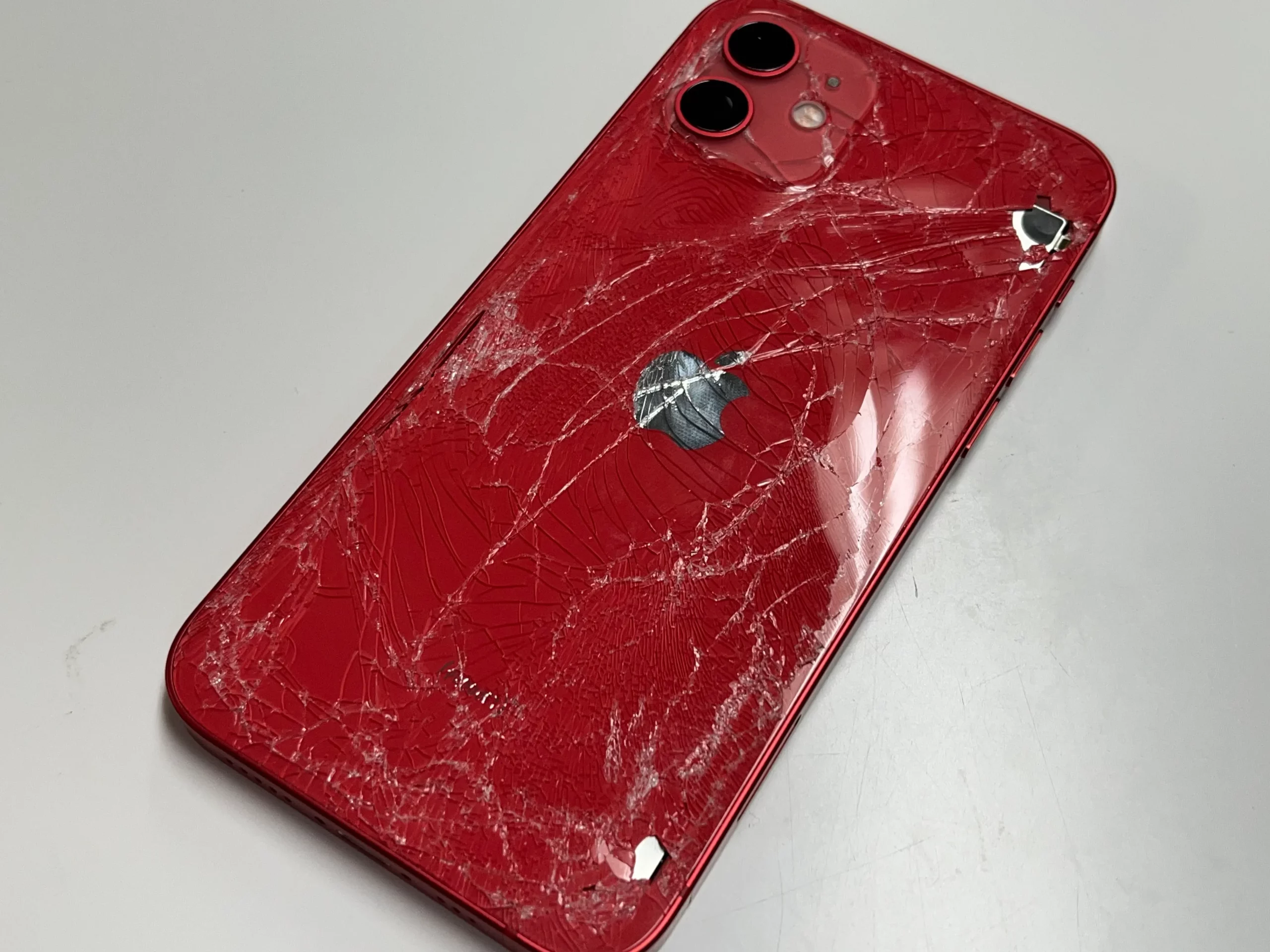 iPhone11 SIMフリー 64GB カラー赤 画面背面割れ無し 修復歴無し