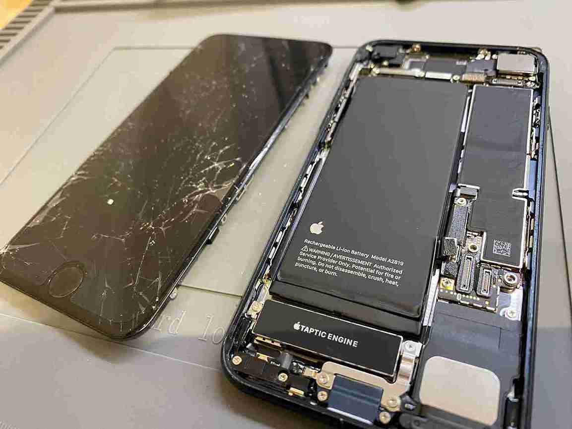 iPhoneの画面が割れた！すぐに直せる？「スマートクリア天神橋筋六丁目