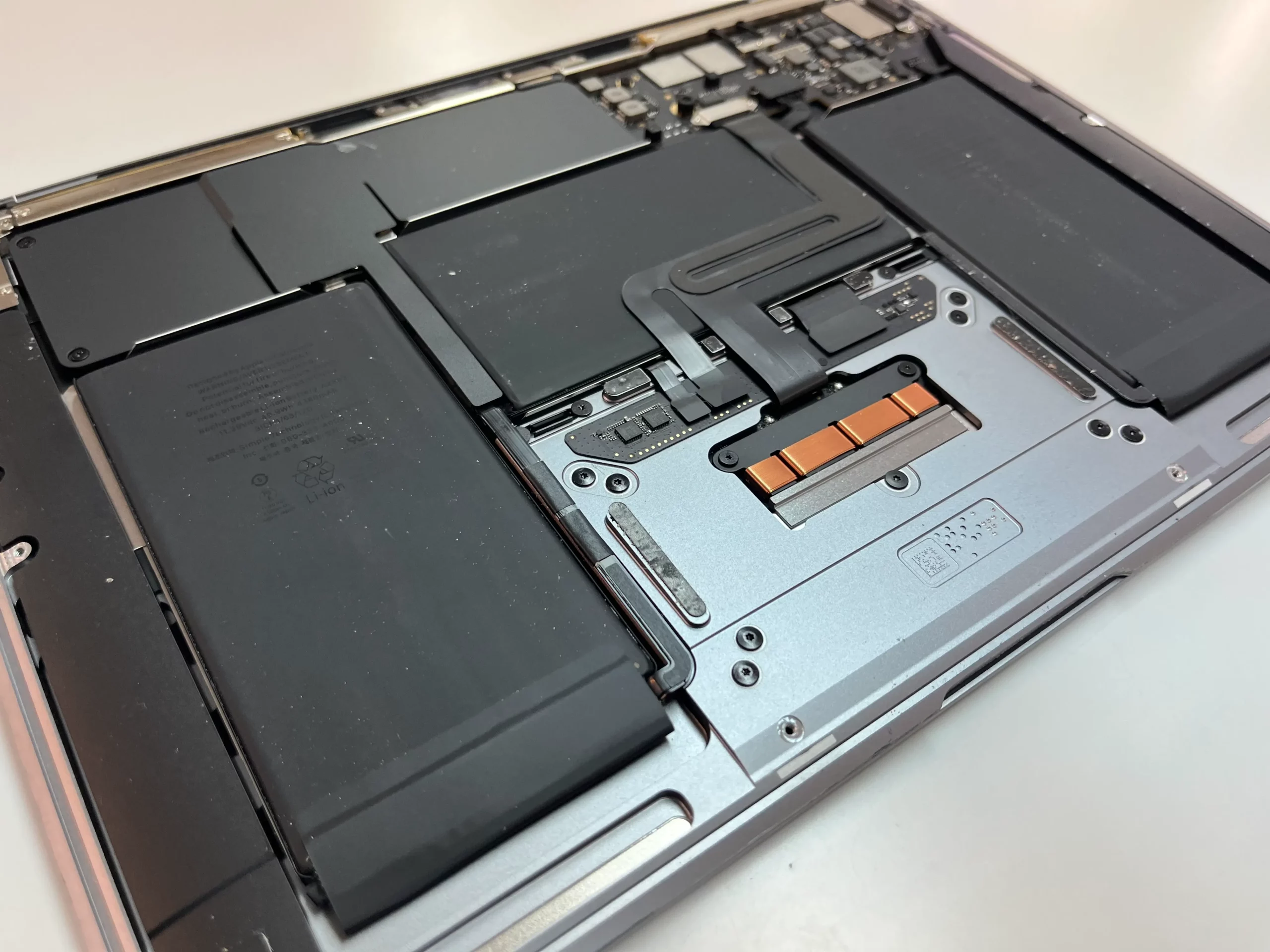 札幌市西区】MacBookのバッテリー交換はスマートクリア琴似駅前店