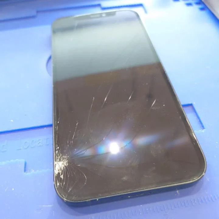 札幌市中央区】iPhone12の画面割れも即日修理！スマートクリアにお任せ