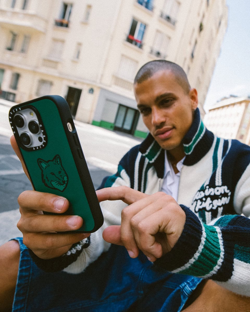 完売前に手に入れたい“メゾン キツネ”のスマホケース」センスがよくて