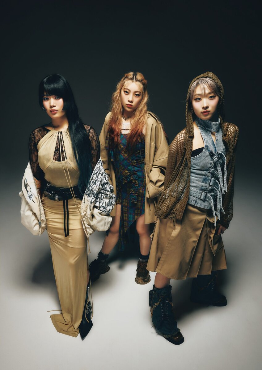 HANAクロストーク】NAOKO×MAHINA×JISOOが語る、“カラフル”な個性と