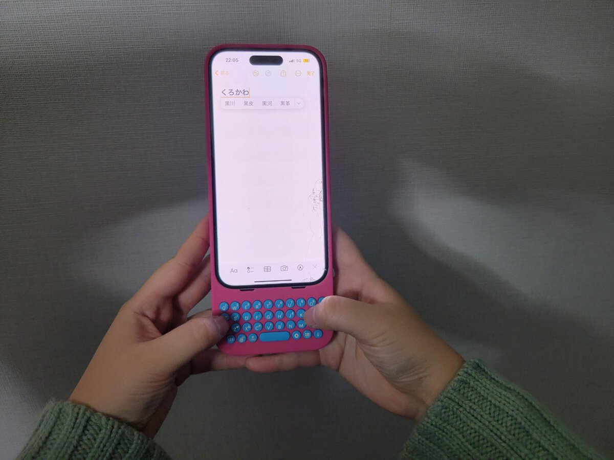 スマホがガラケー風に大変身!?」世界初のiPhone一体型モバイル