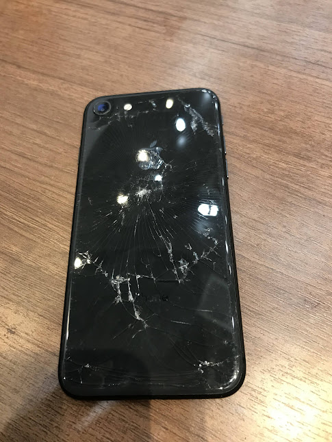 iPhoneの背面割れ修理はできる？保護の仕方は？ | iPhone修理・iPad