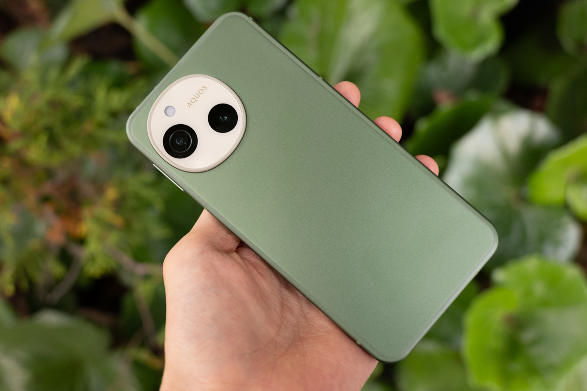 AQUOS sense10レビュー。新世代国民機は軽くてタフ、AI機能良し - すま