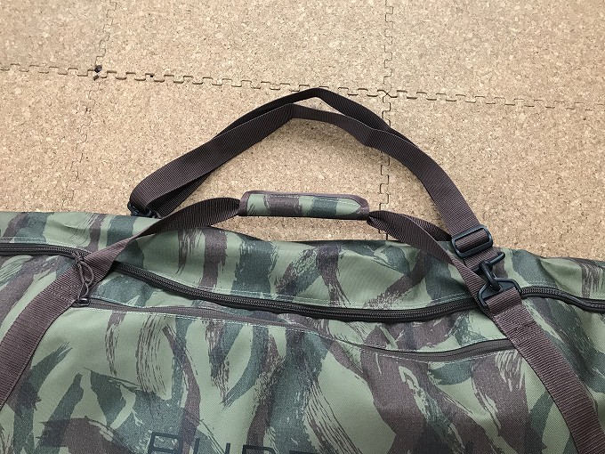 バートンのスノボケース「ボードサック」のサイズ感などをレビューし