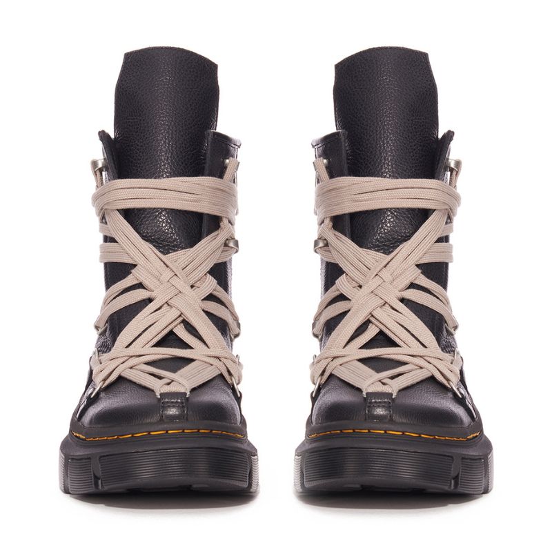 2月8日発売【Dr. Martens × RICK OWENS】挑戦的なシルエットを探求した