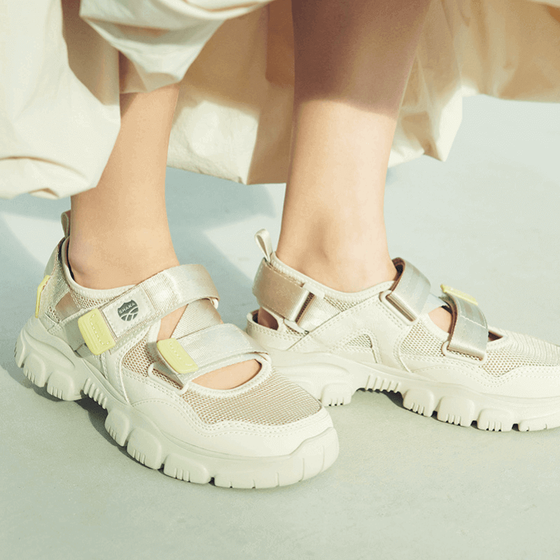 4月26日発売【emmi x SHAKA OTTER TRAIL AT】夏のコーデにモード