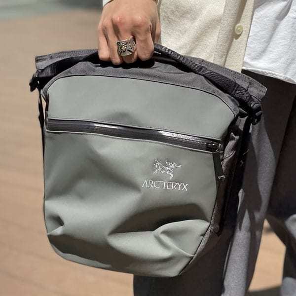 ビームスの百名品 ARC'TERYX x BEAMS Arro 8 Shoulder Bag – SNEAKER HACK