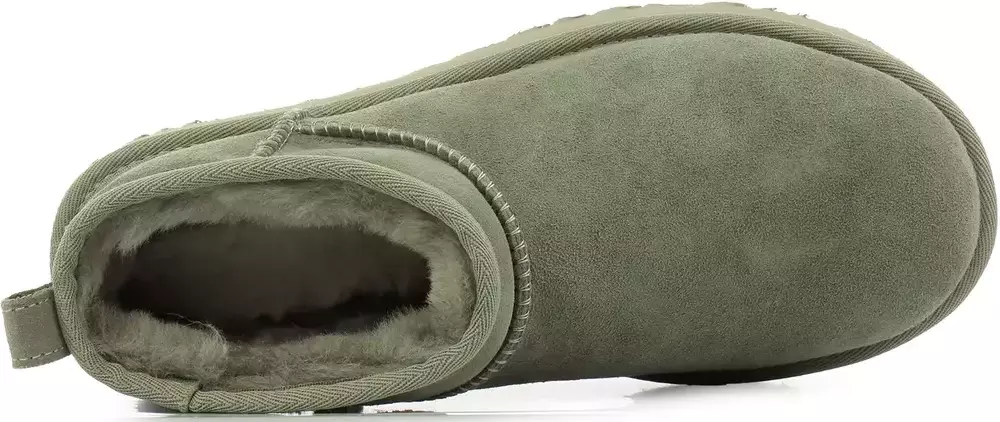 UGG クラシック ウルトラミニブーツ モスグリーン – スタイルと快適さ