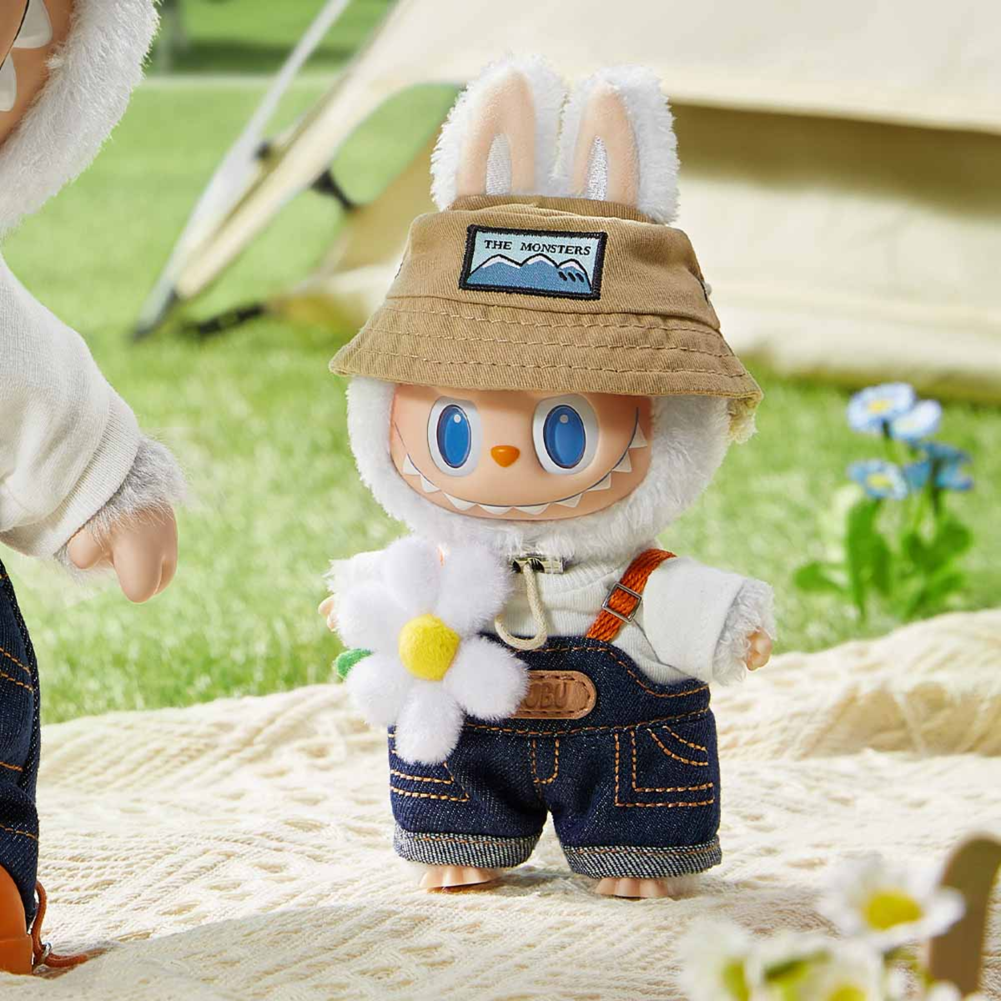 スニーカーマンストア ラブブ モンスターが野生に落ちる