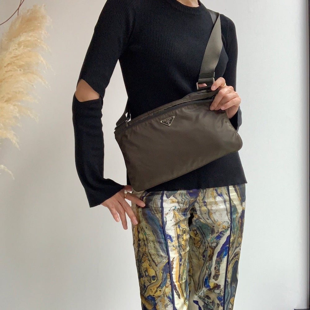 PRADA カーキショルダーバッグ - 名古屋 Snap Magazine | スナマグ