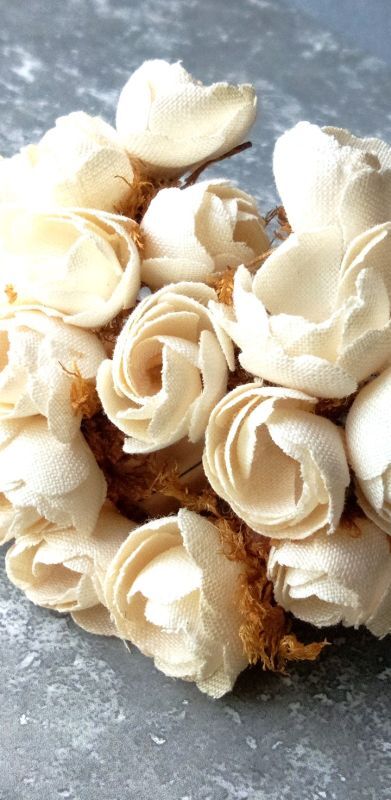 バニラ色の布花 アンティークコサージュ ☆ブーケ ドール制作 素材