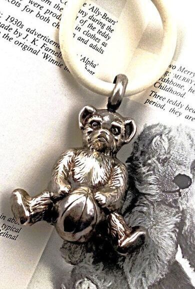 銀の熊 テディベア シルバーラトル ボールを抱えたくまさん