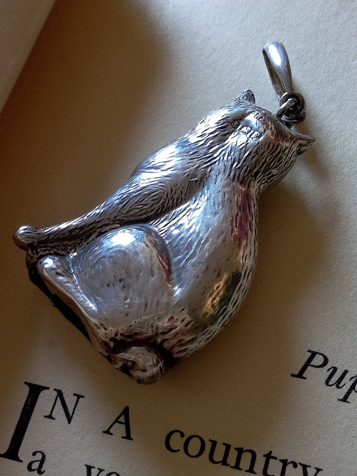 銀の猫 シルバー ホールマーク ペンダントトップにも from LONDON - SNAP