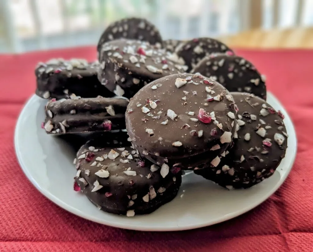 Aldi Fudge Peppermint Cremes Review • Snarkle-Sauce on Wry