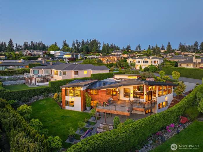 1615 90 Ave NE, Clyde Hill, WA 98004 | Redfin