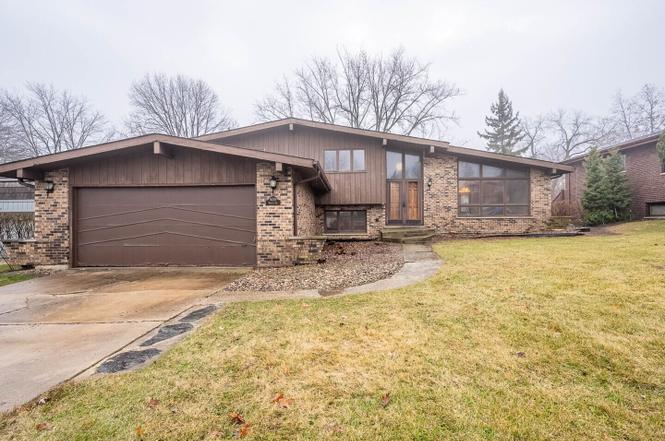 9039 Windsor Dr, Palos Hills, IL 60465 | Redfin