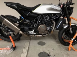 Husqvarna VITPILEN701にArrowの中間パイプを取り付けてみた