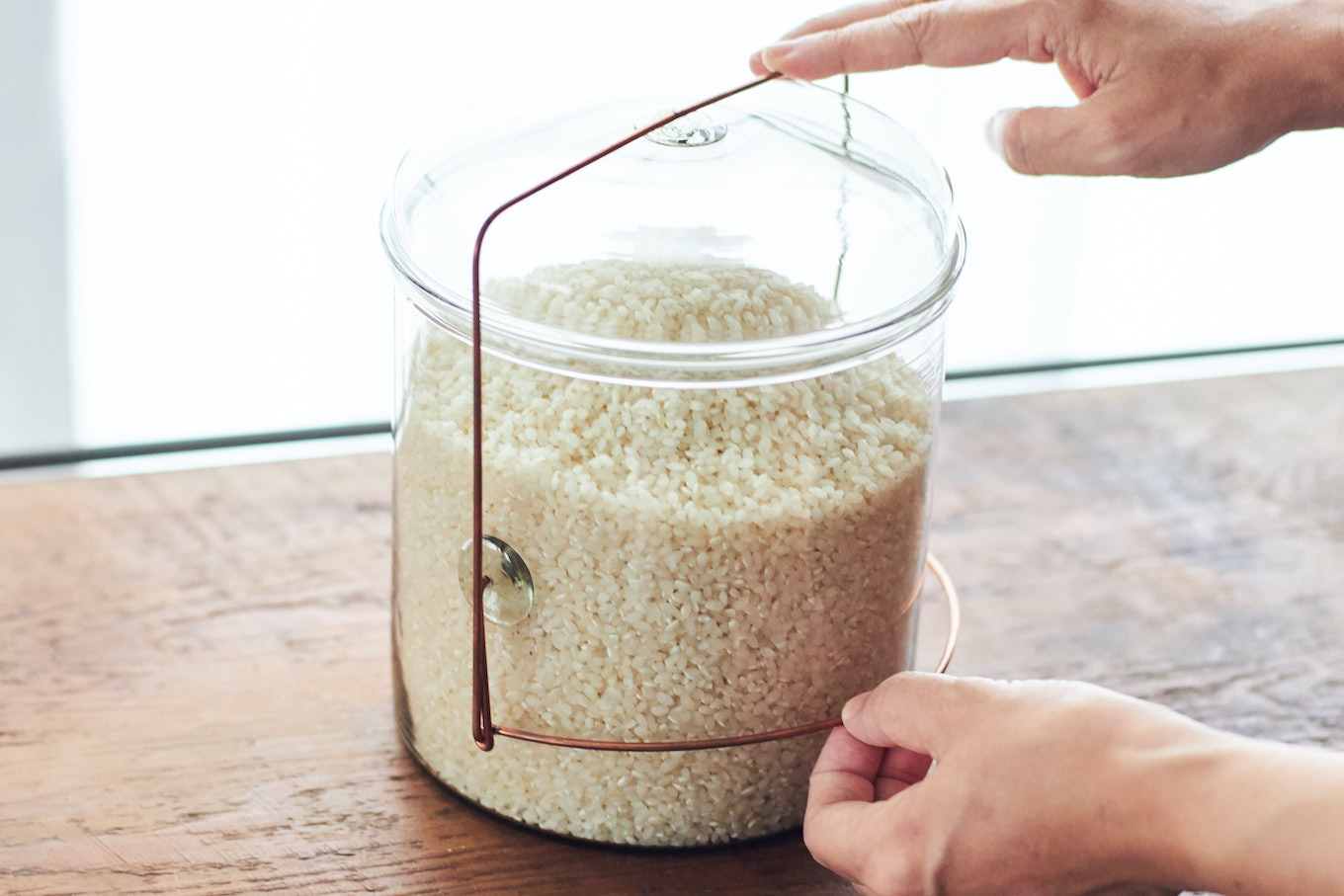 ピーター・アイビーが手がけるガラス米びつ | RiCE.press
