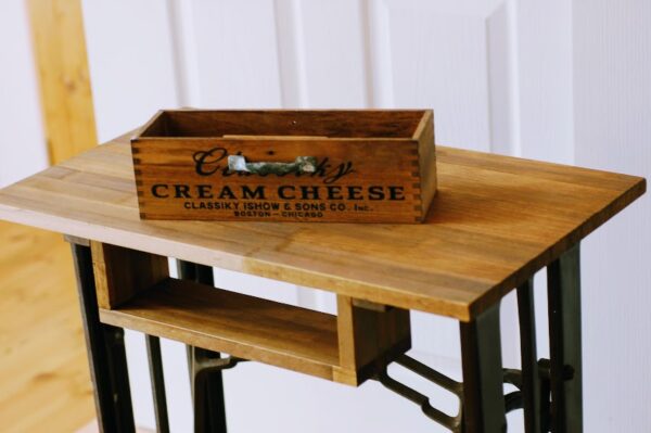 もらったミシン脚をテーブルにリメイク！引き出しも付けたよ - スプンク