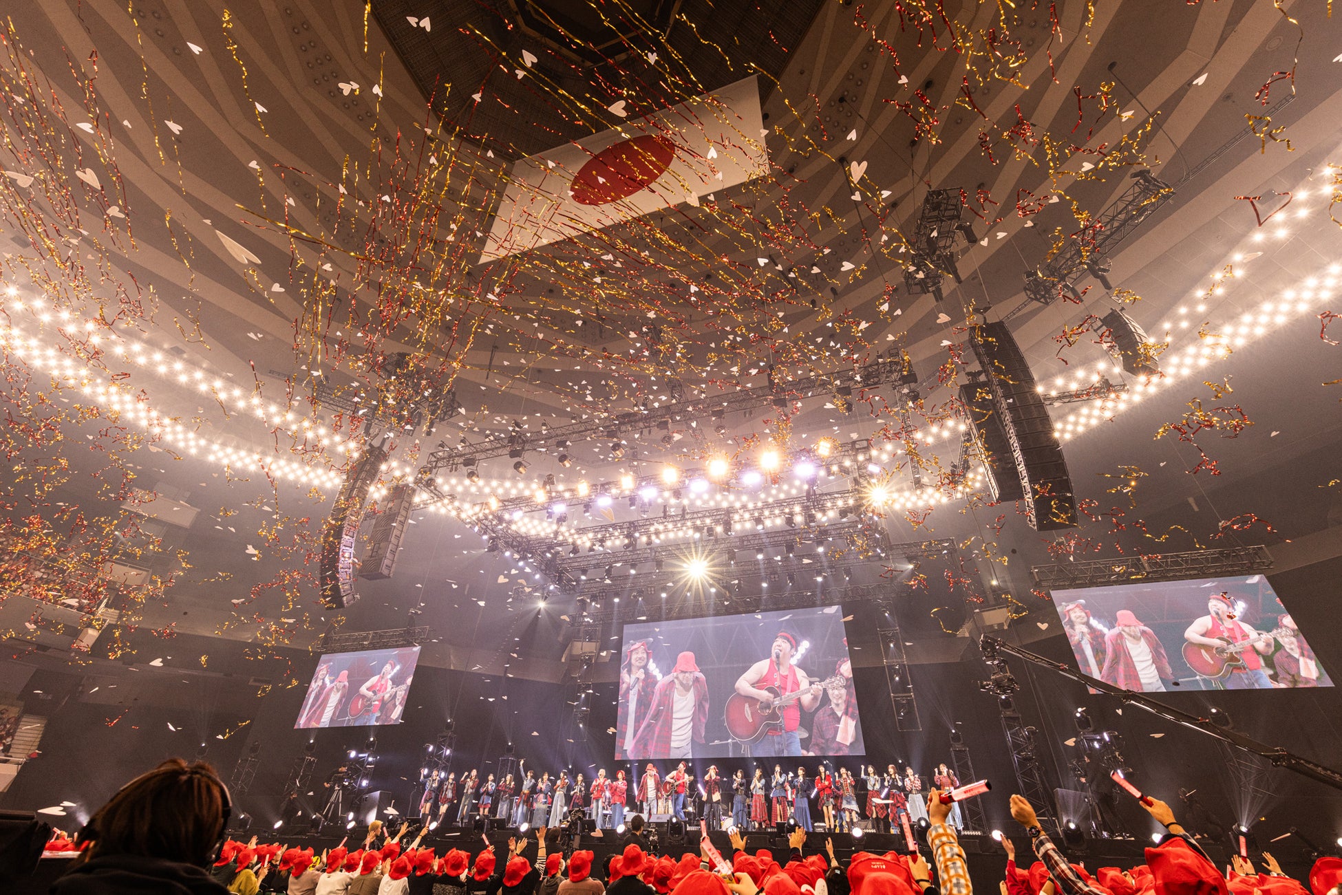 バナナマン扮する「赤えんぴつ」の武道館ライブ公演Blu-ray発売決定