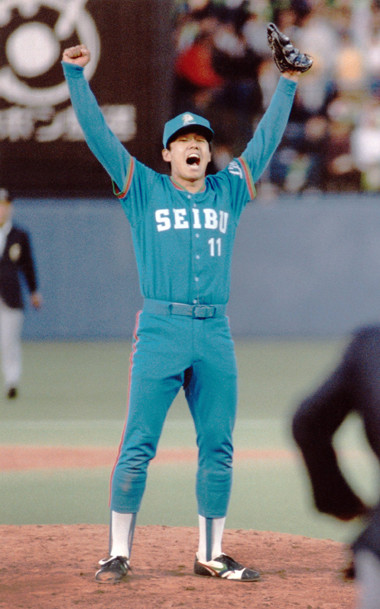 西武もヤクルトも好機で代打なし。打席に立つ両エースが背負った信頼