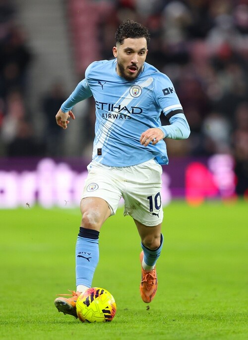 プレミアリーグ】マンチェスター・シティのシェルキは両利きプレーで