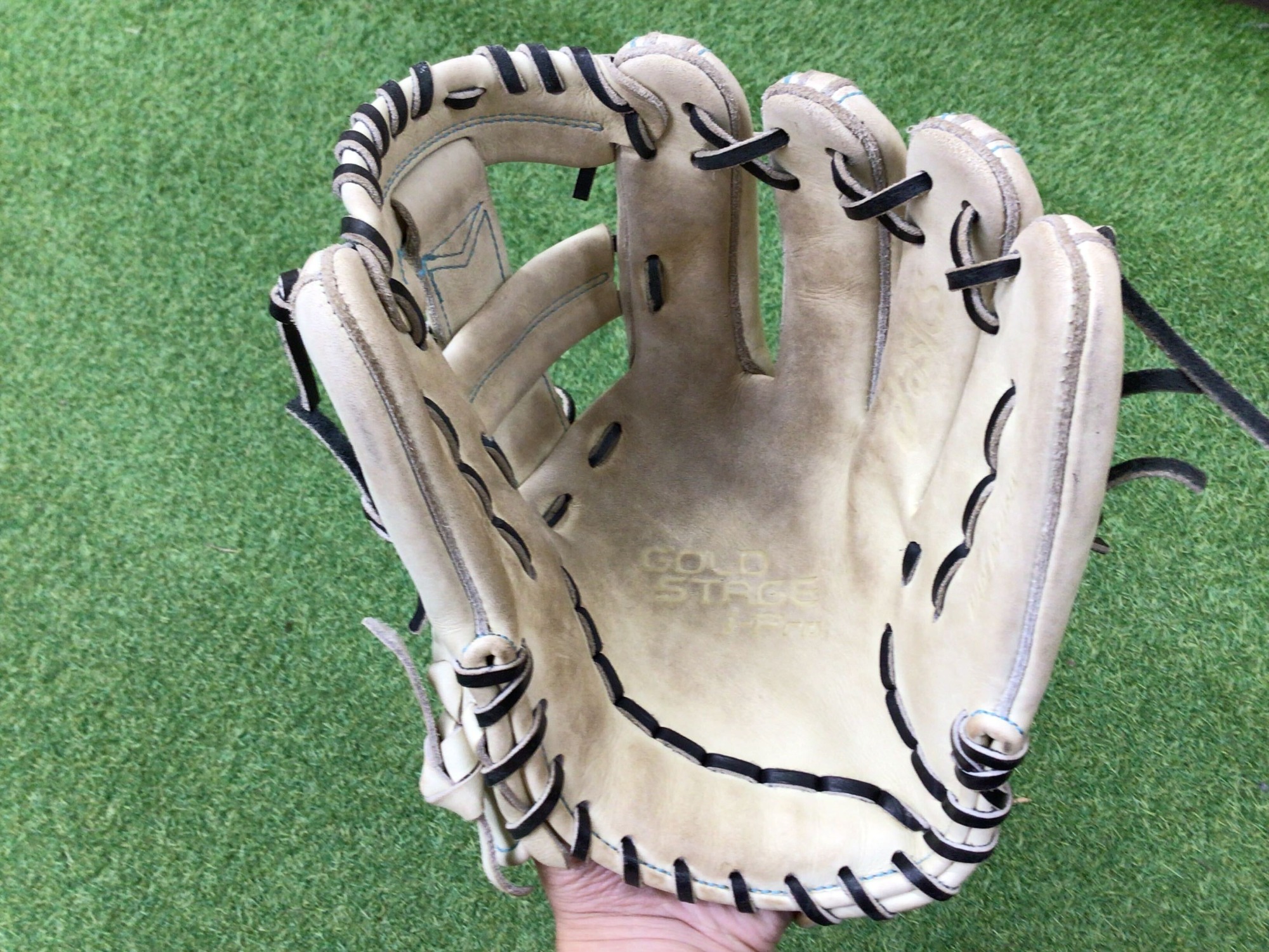 グローブから技術が上がる！アシックスのゴールドステージ 硬式内野用