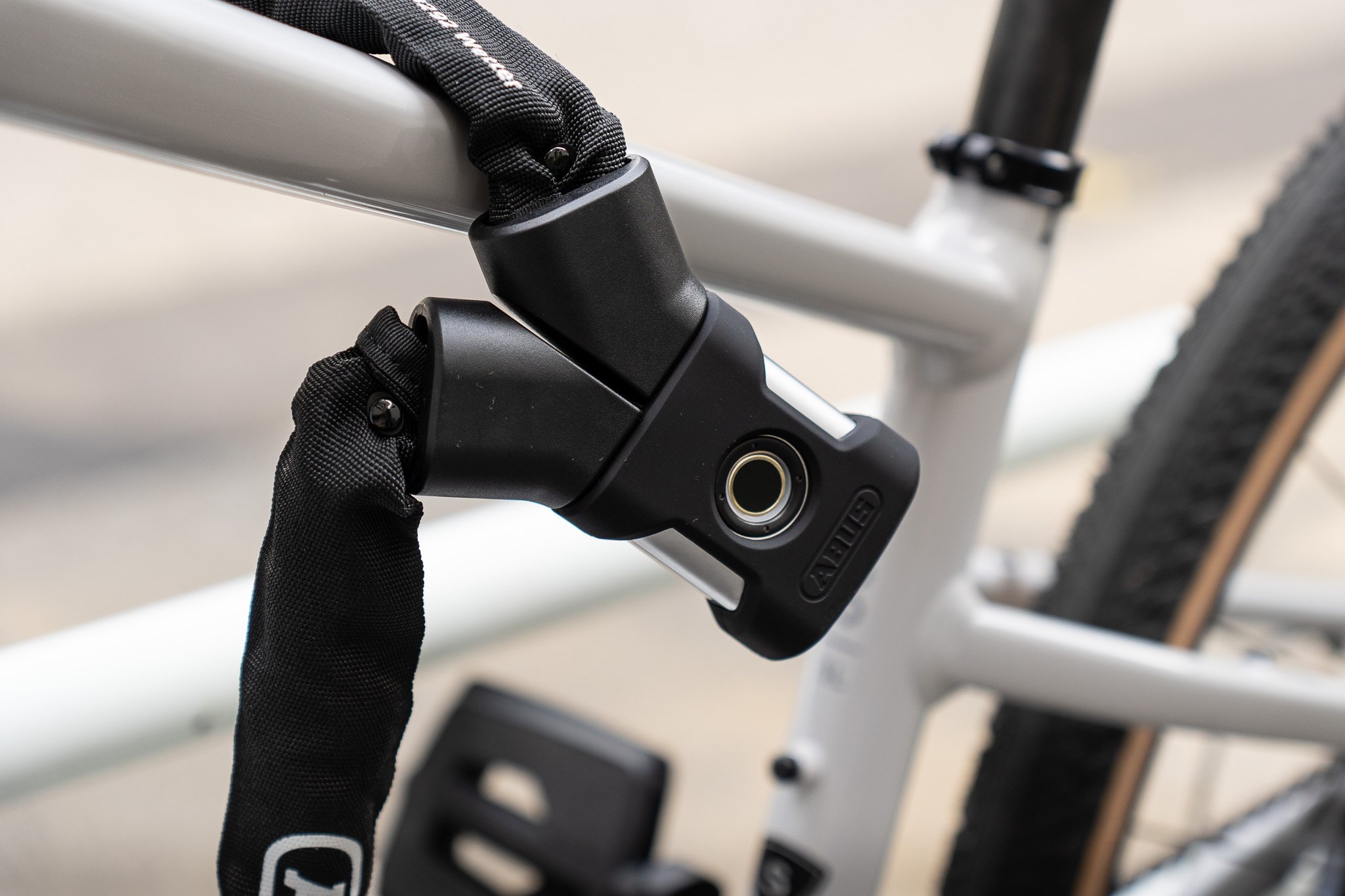 指紋認証でロックを解除！ABUS YARDO 7807F | スペシャライズド 銀座