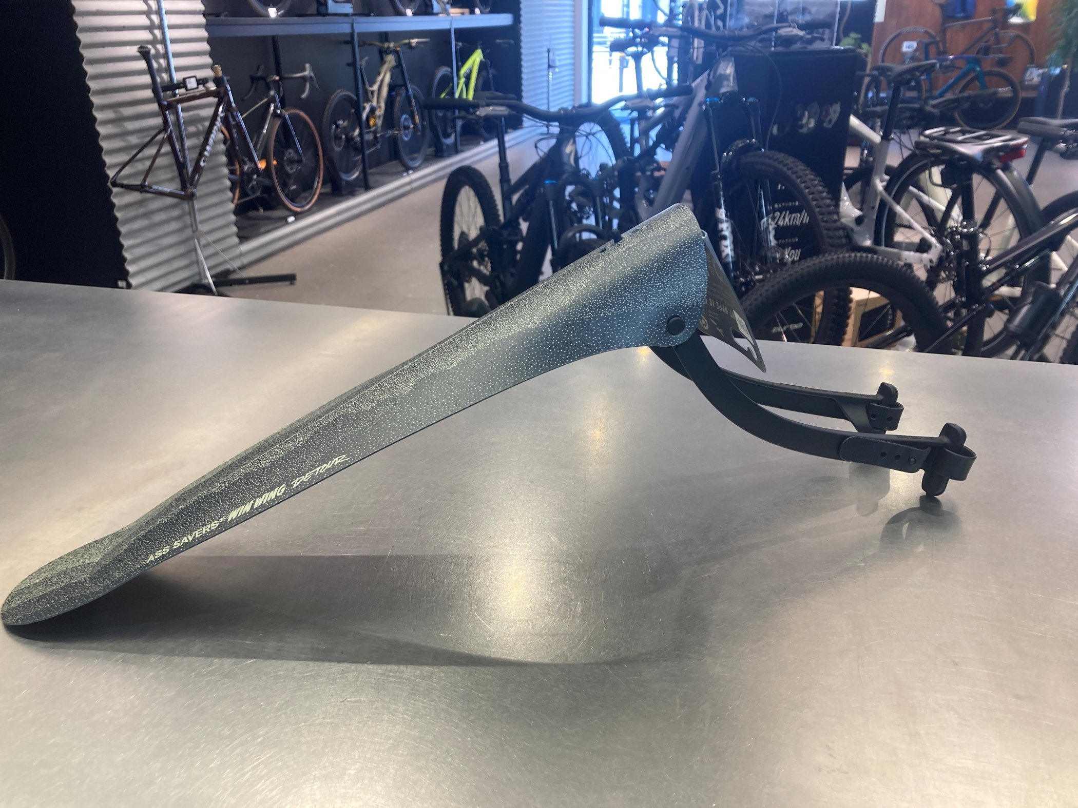 グラベルライドを革新！ASS SAVERSリアフェンダー入荷