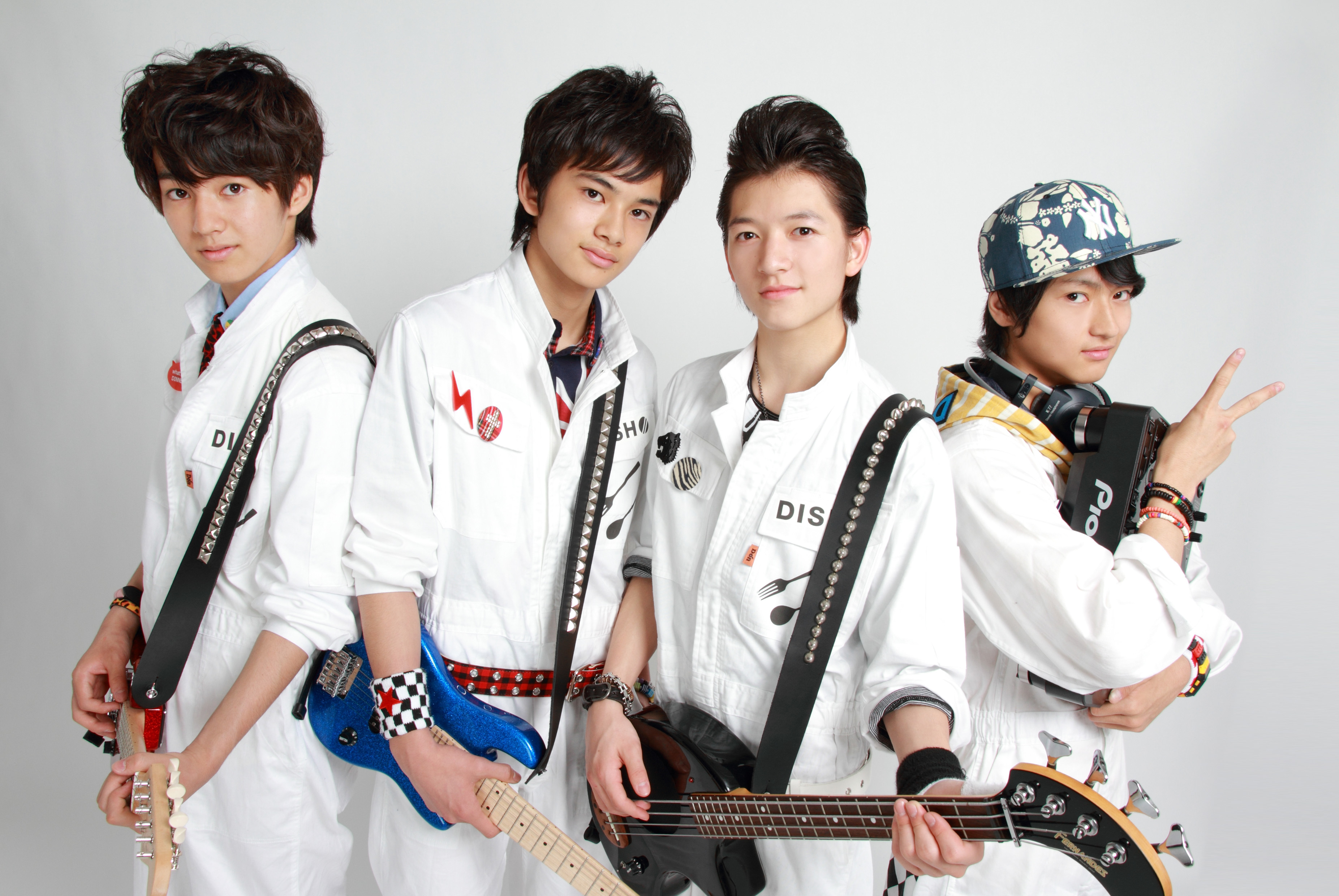 DISH//、5,555個限定のメモリアルボックスを5月に発売決定 “つなぎ衣装