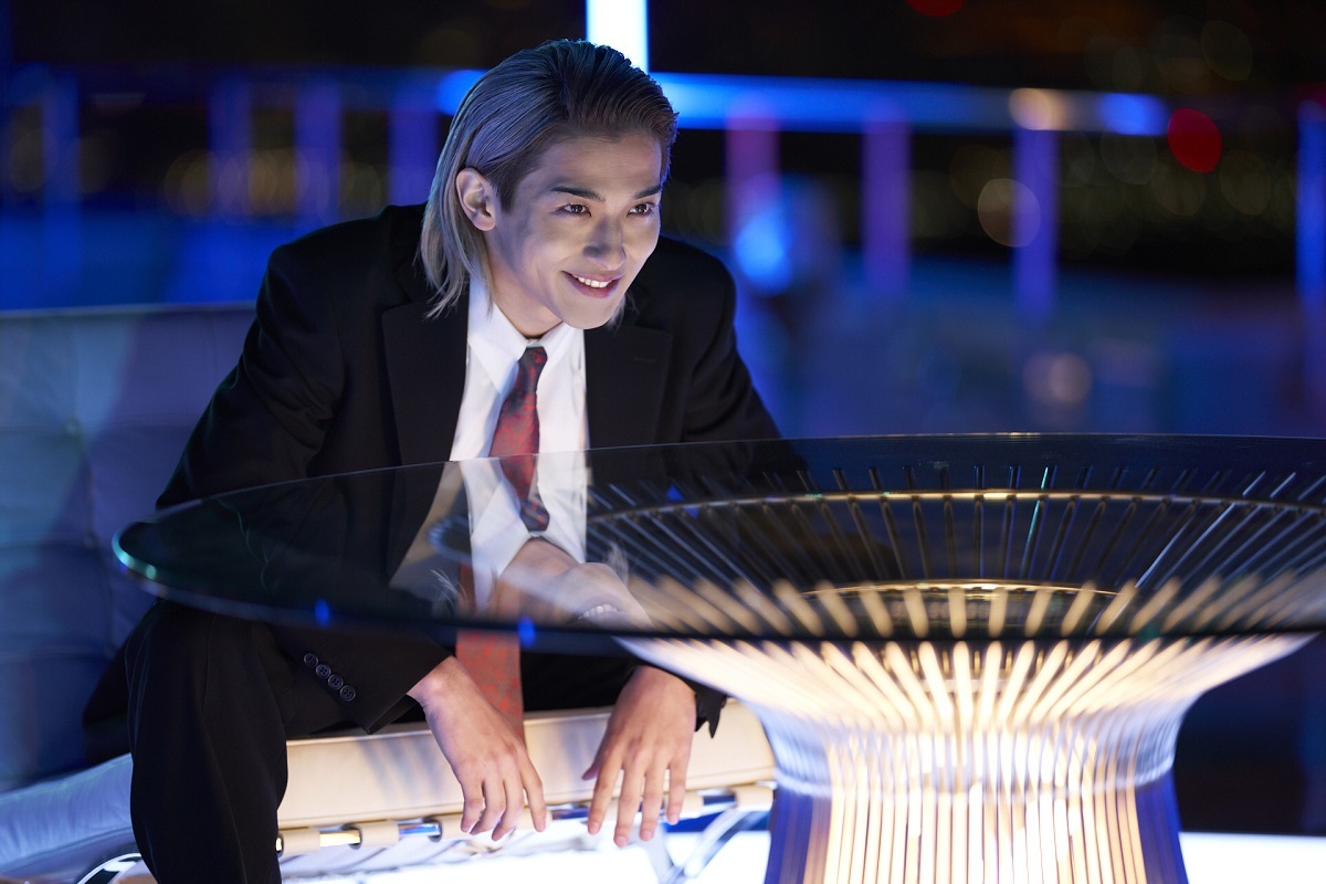 横浜流星演じる斑目獏、立会人・夜行妃古壱＆目蒲鬼郎らと賭郎を