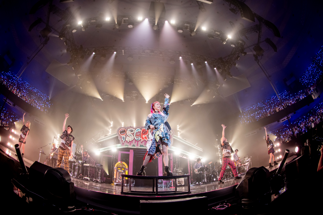 LiSA、ソロデビュー13周年の武道館公演に2万人を動員 全国8ヶ所16公演