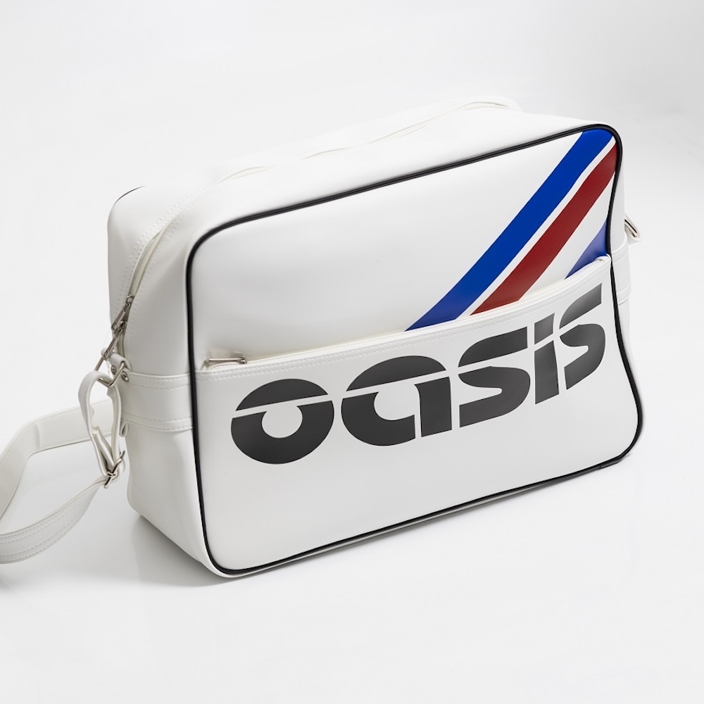 オアシス、デビュー30周年を記念した展覧会『リヴ・フォーエヴァー