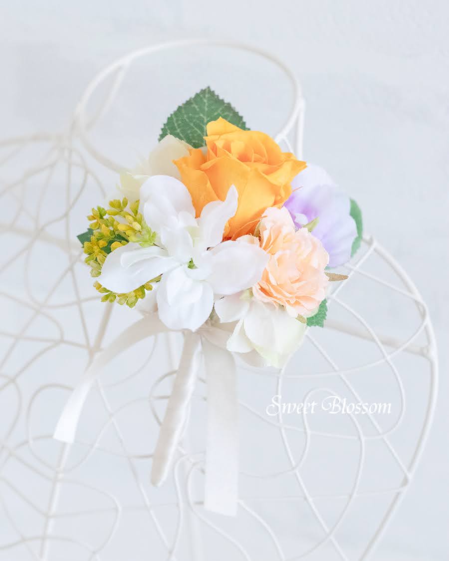 オレンジグラデーションのクラッチブーケ【ブリザーブドフラワーの