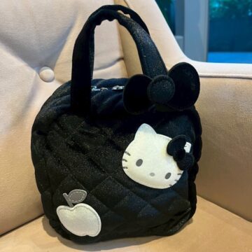 付録レビュー】可愛くて高機能♡ ハローキティ話題のコスメポーチは