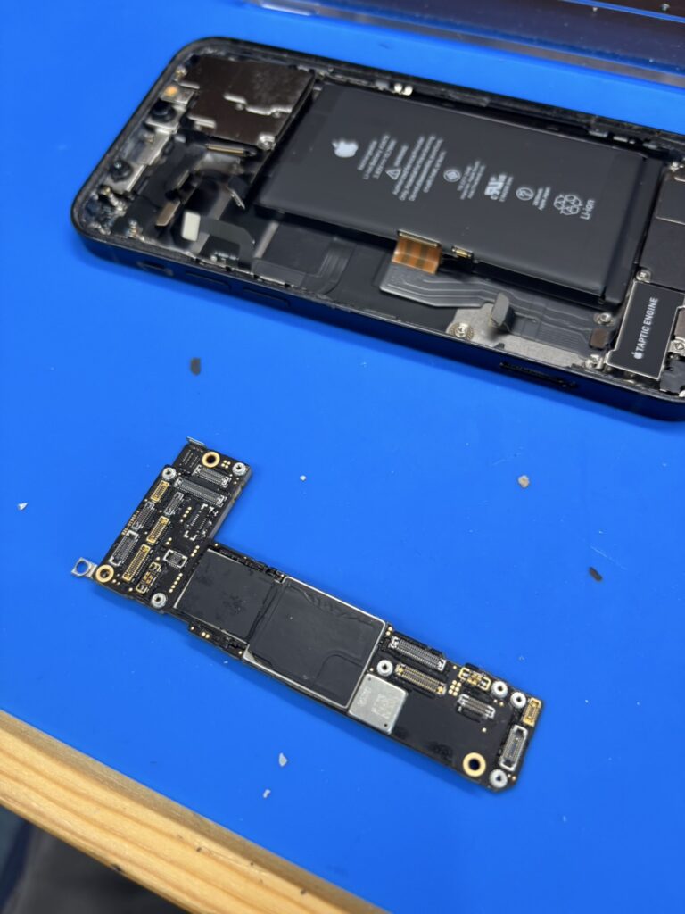 iPhone12Wi-Fi・Bluetoothがグレーアウト「iPhone基板修理」 - iPhone