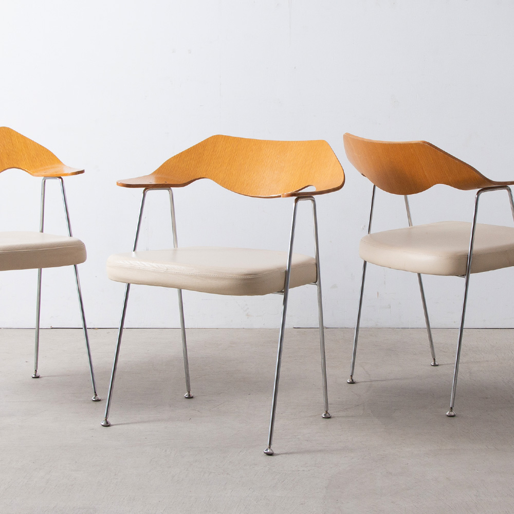 stoop | 'Model 675' Arm Chair by Robin Day for Hille in Oak