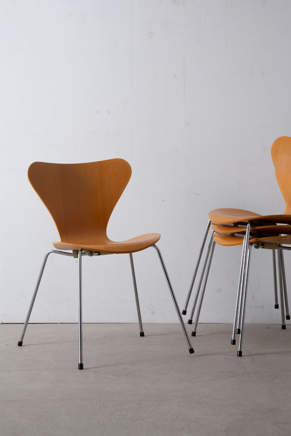 stoop | 'SERIES 7' Chair by Arne Jacobsen for Fritz Hansen