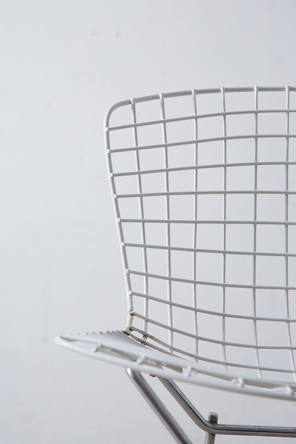 stoop | Side Chair by Harry Bertoia for Knoll in White and Chrome