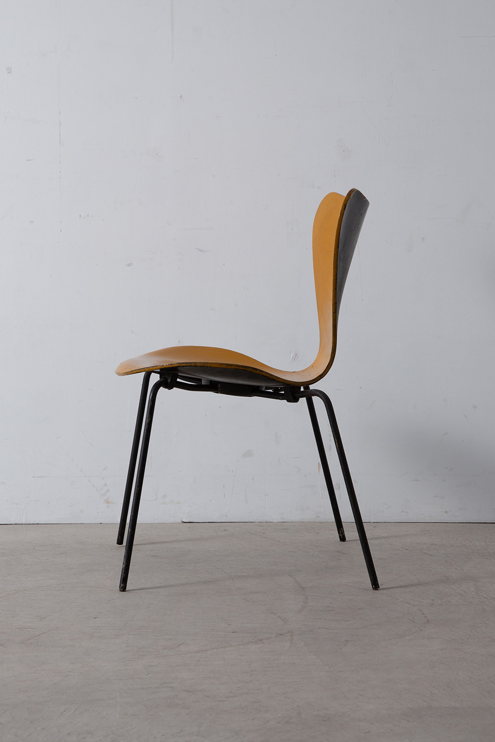 stoop | 'SERIES 7' Chair by Arne Jacobsen for Fritz Hansen