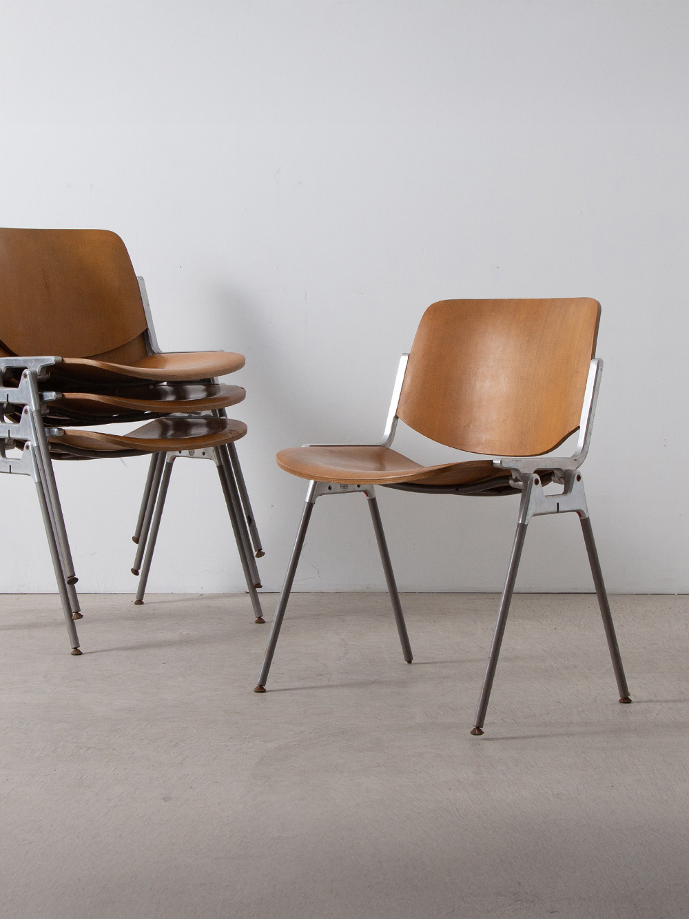 stoop | DSC 106 Chair by Giancarlo Piretti for Castelli in Wood